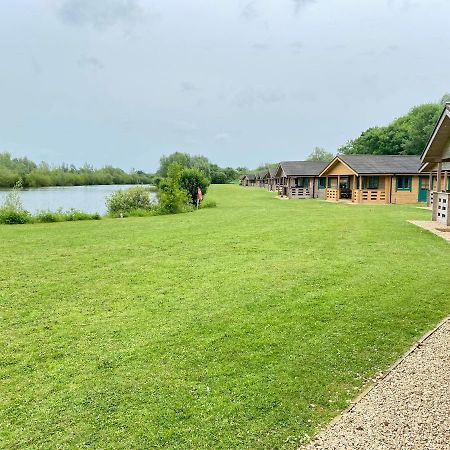 Lake Pochard, Oak Lodge South Cerney Extérieur photo