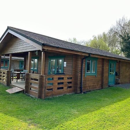 Lake Pochard, Oak Lodge South Cerney Extérieur photo