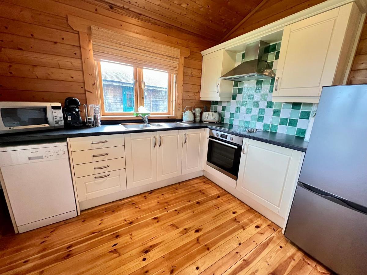 Lake Pochard, Oak Lodge South Cerney Extérieur photo